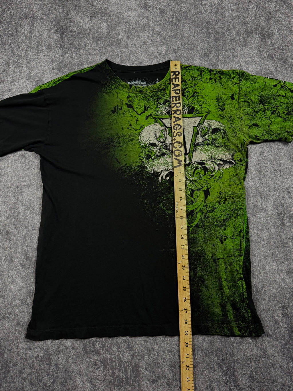 (rare) 2000s throwdown shirt (XL)