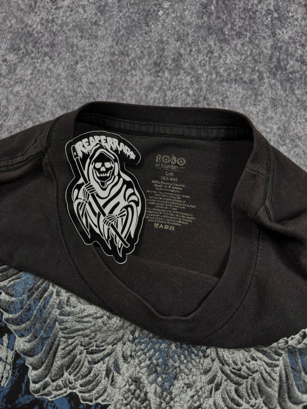 (rare) 2000s no boundaries shirt (L)