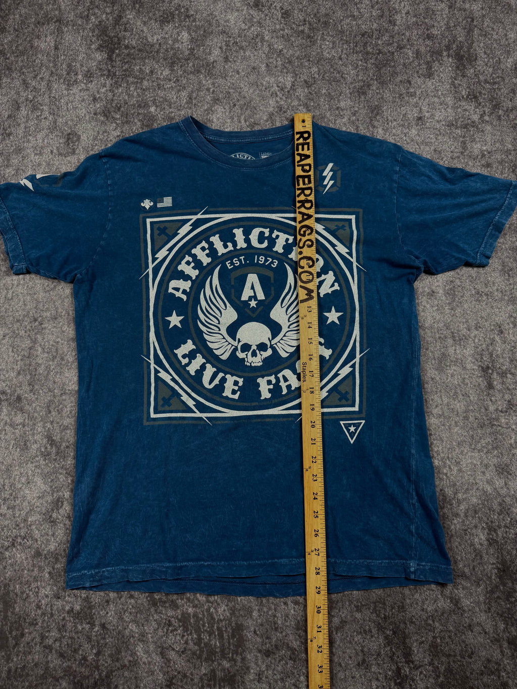 2000s affliction shirt (L)