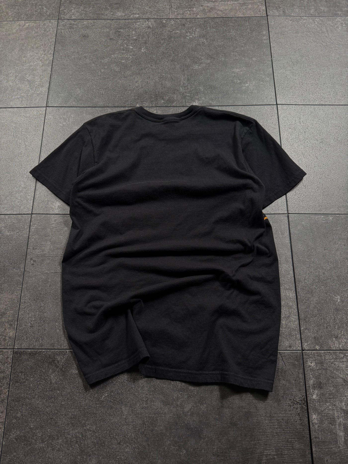 (rare) 2000s tapout shirt (S)