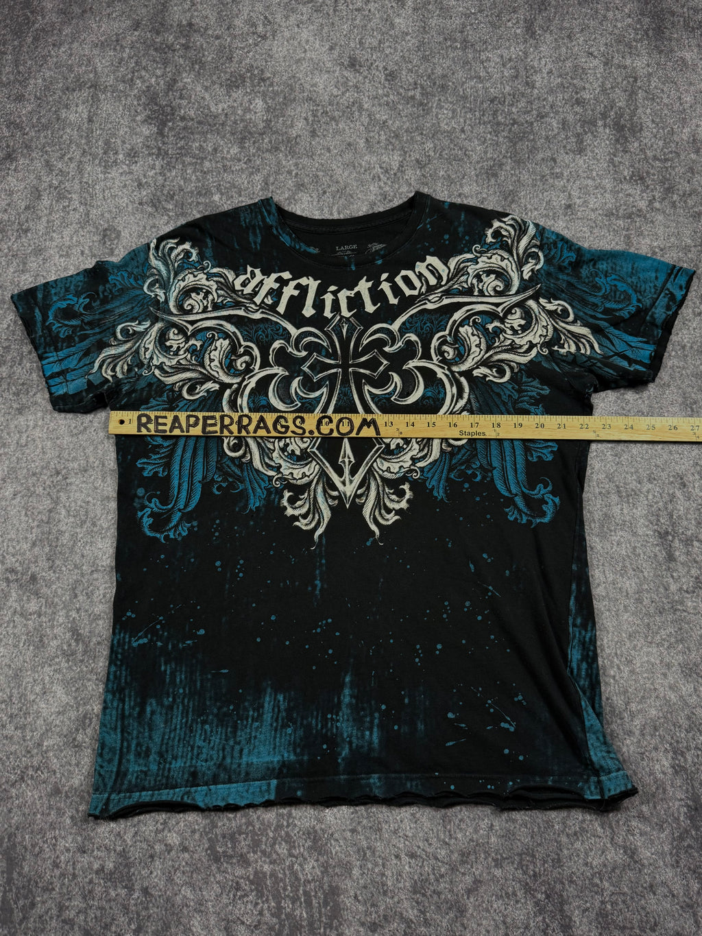 (rare) 2000s affliction shirt (L)