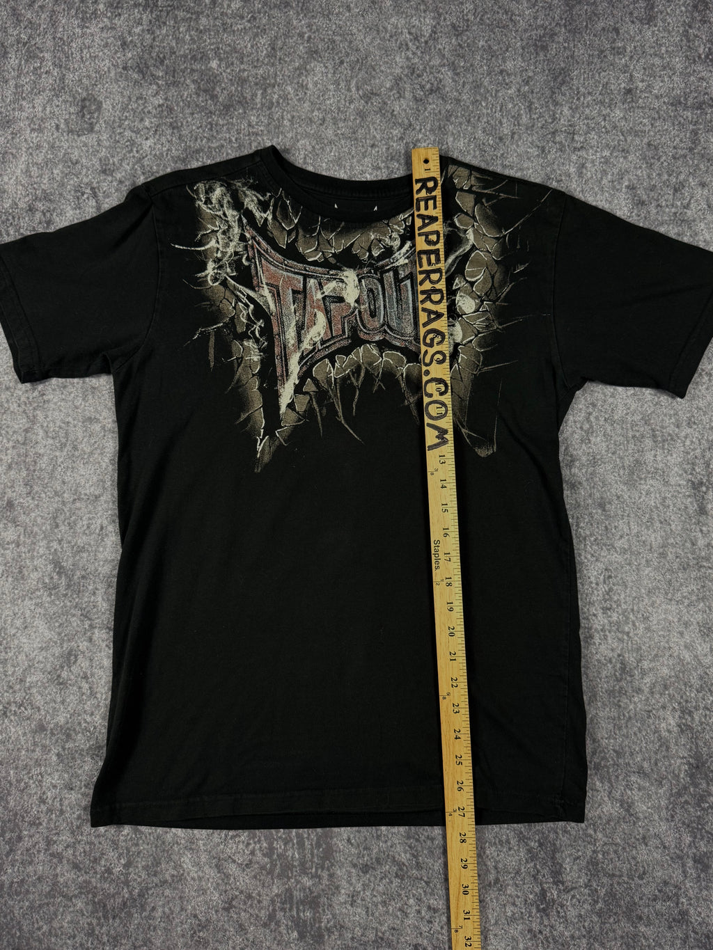 (rare) 2000s tapout shirt (S)