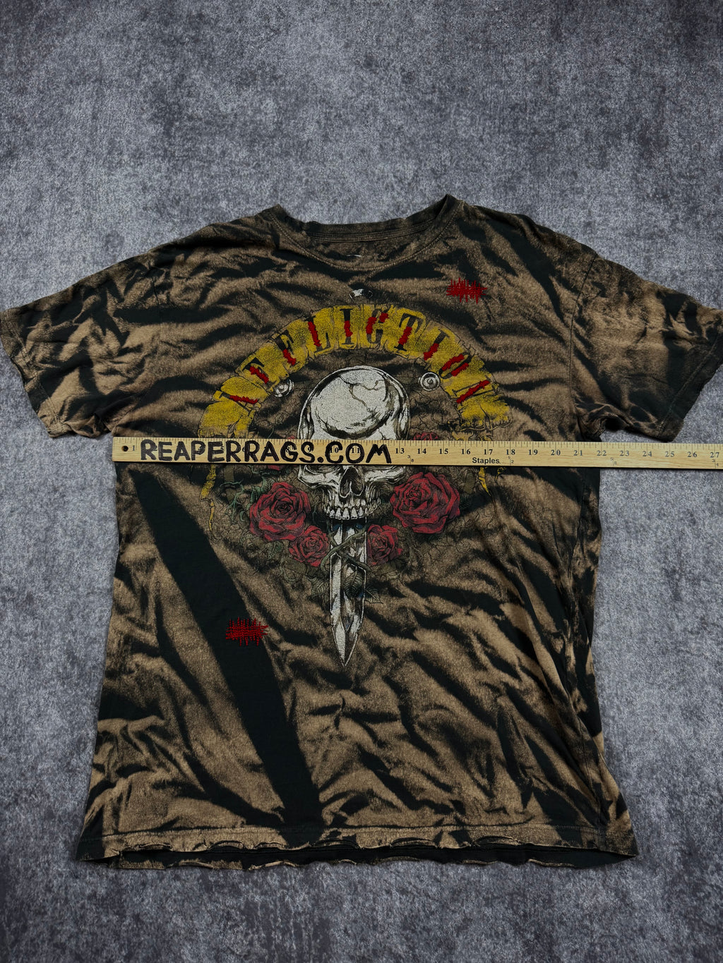 2000s affliction shirt (L)