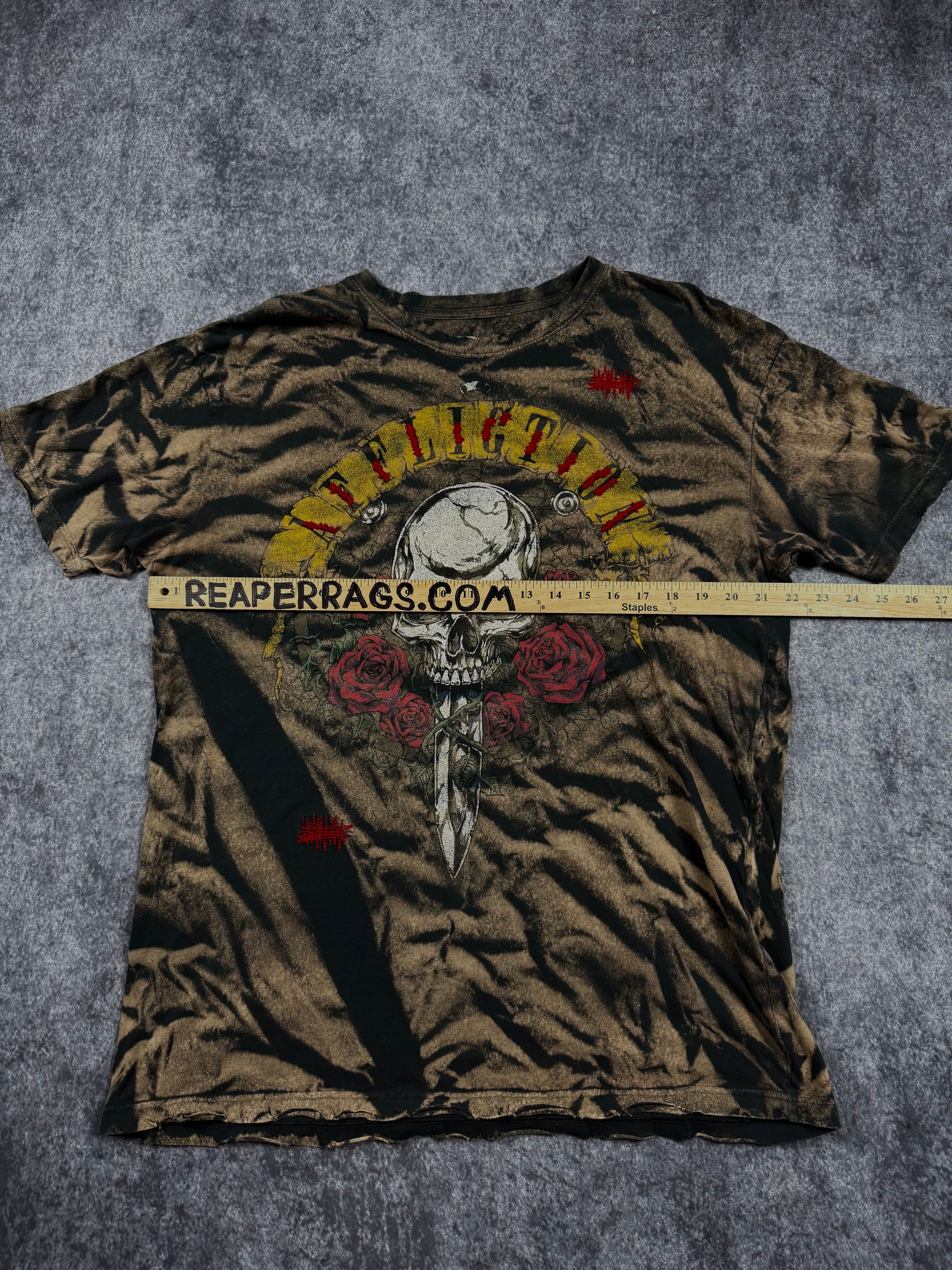 2000s affliction shirt (L)