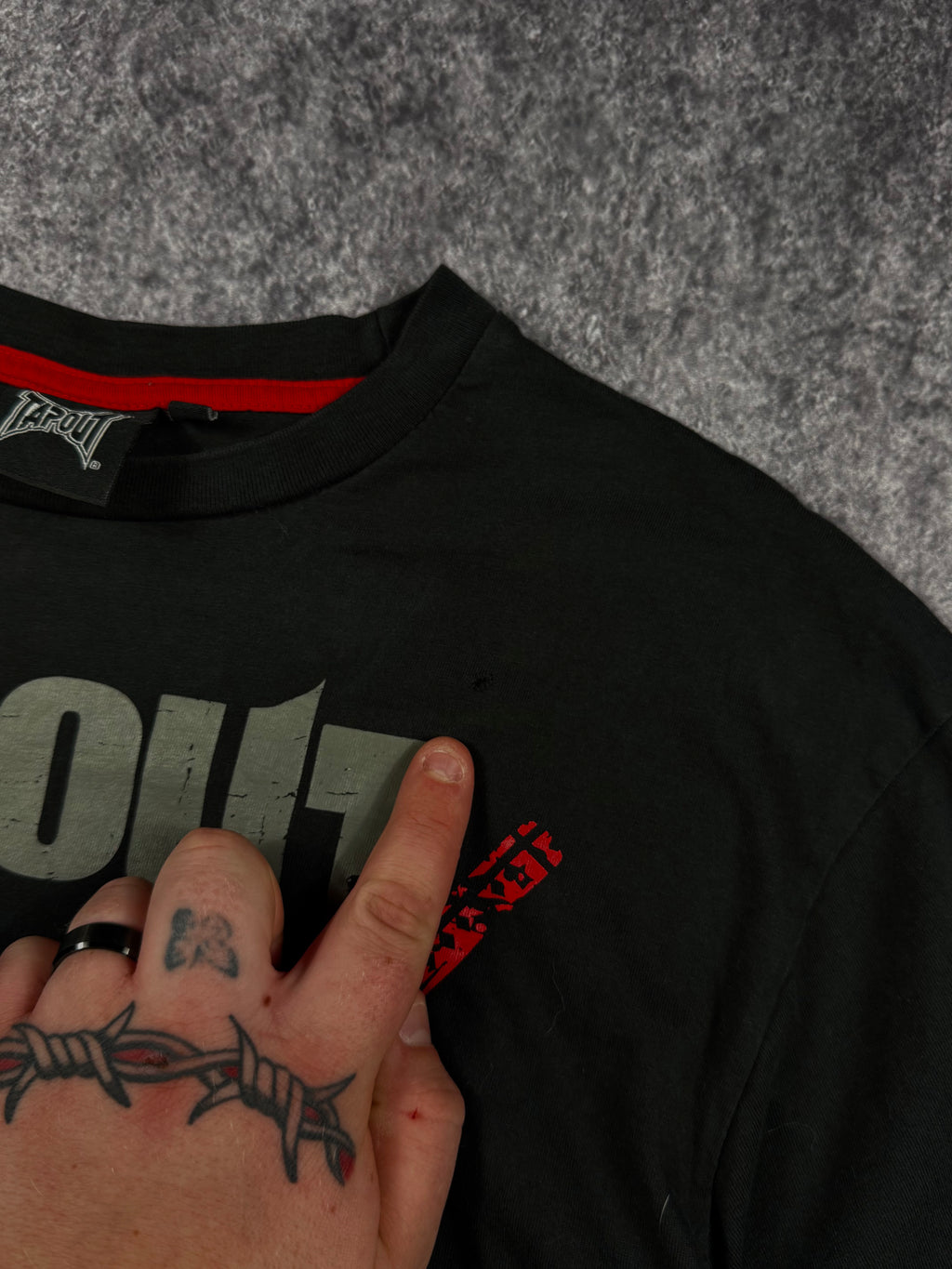 (rare) 2000s tapout shirt (M)
