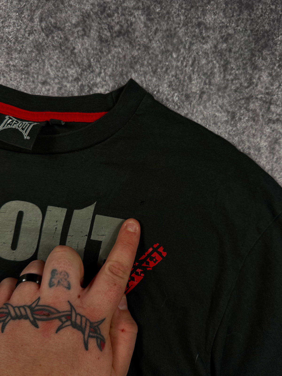 (rare) 2000s tapout shirt (M)