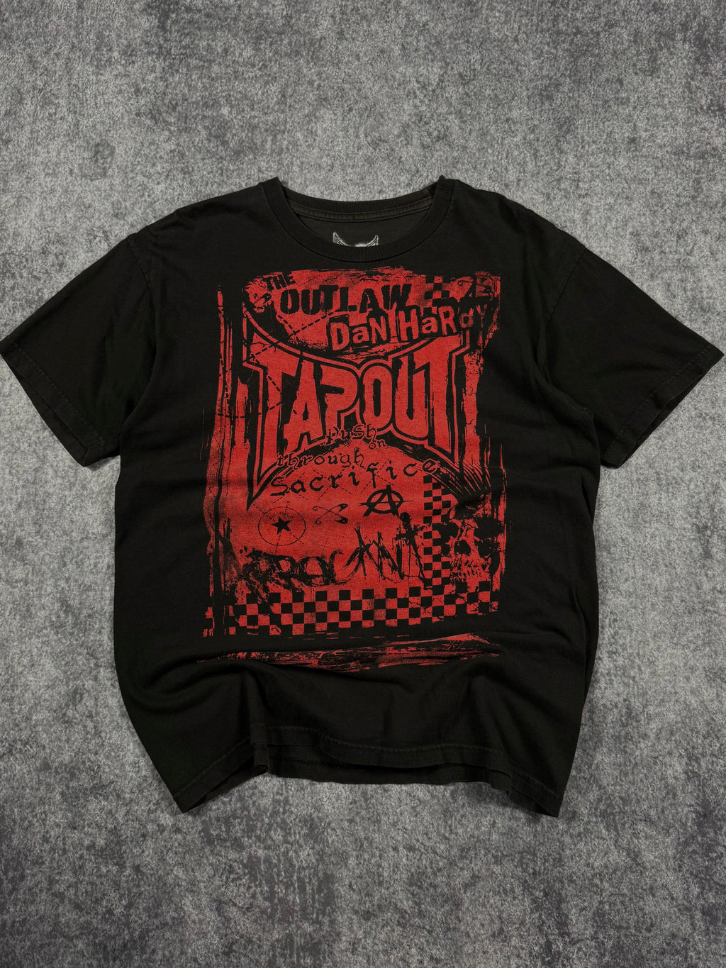 (rare) 2000s tapout signature series shirt (S)