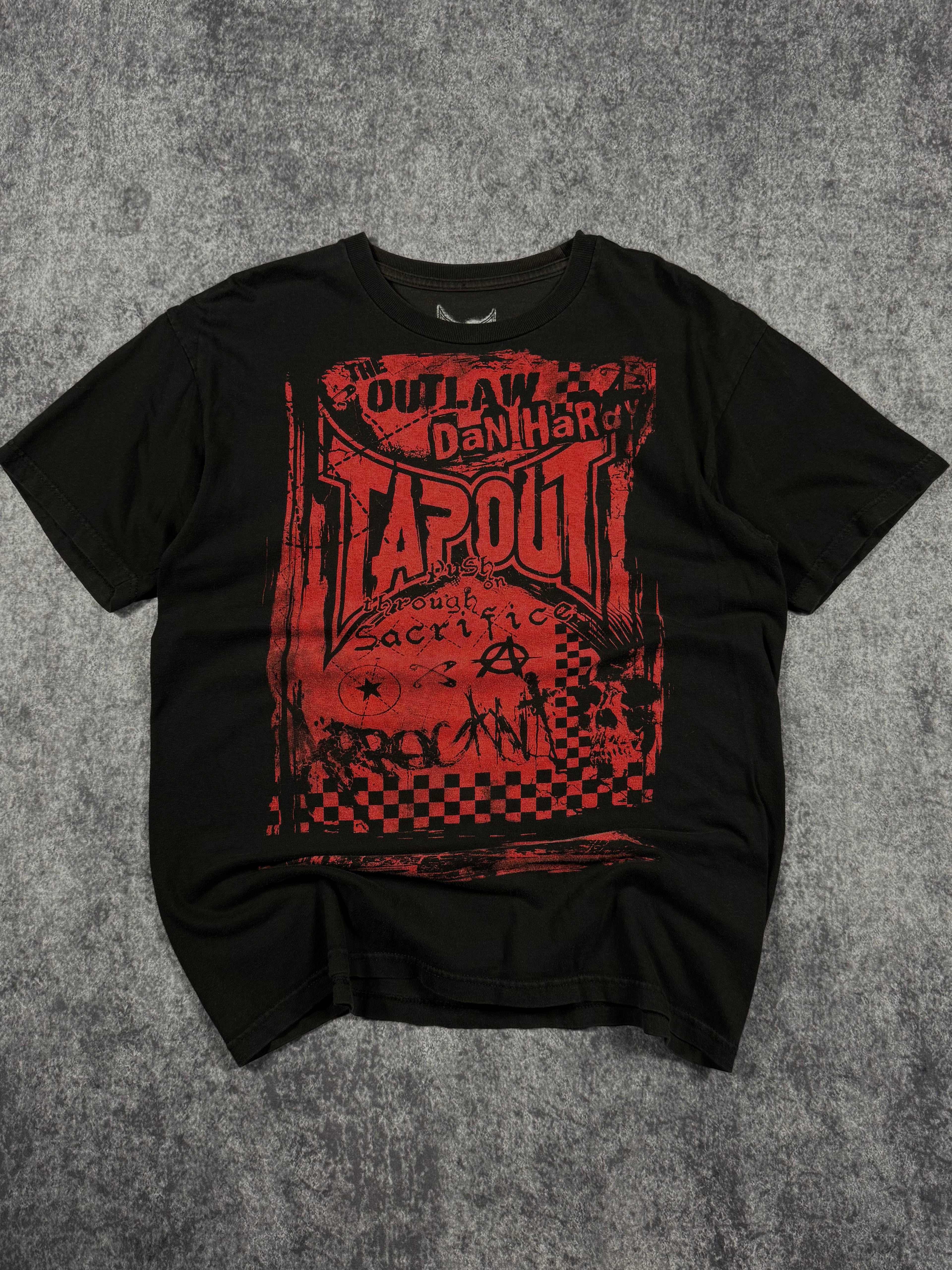 (rare) 2000s tapout signature series shirt (S)