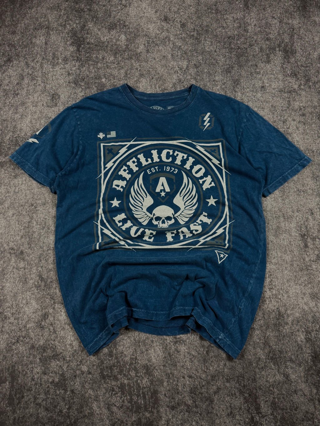 2000s affliction shirt (L)