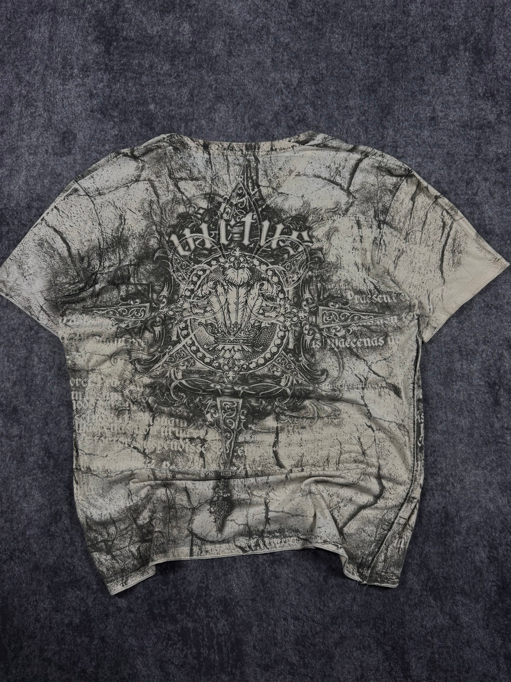 (rare) 2000s retrofit shirt (L)