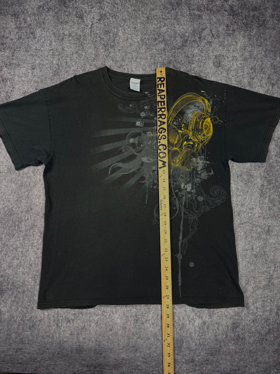 2000s headphones shirt (L)