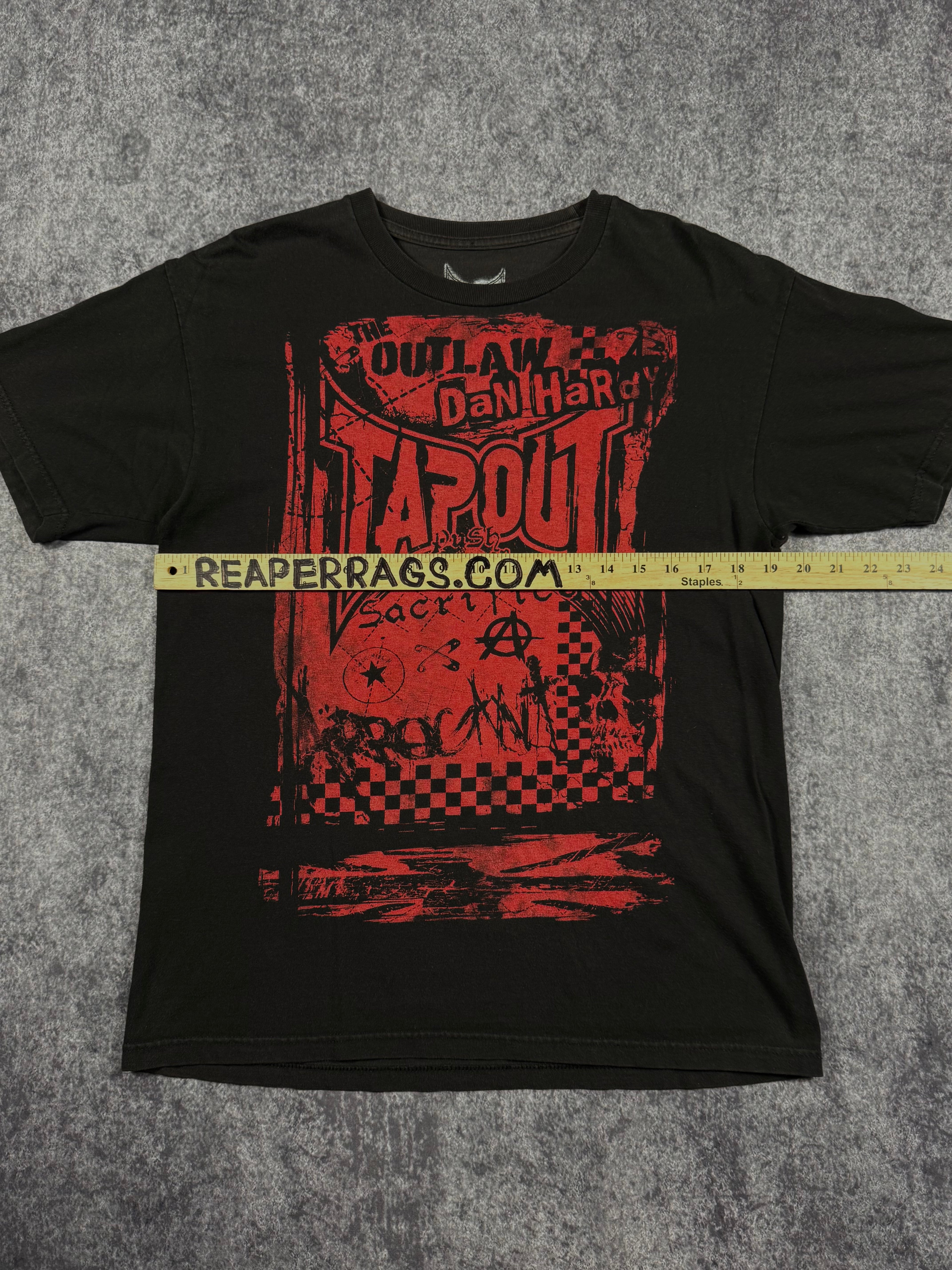 (rare) 2000s tapout signature series shirt (S)