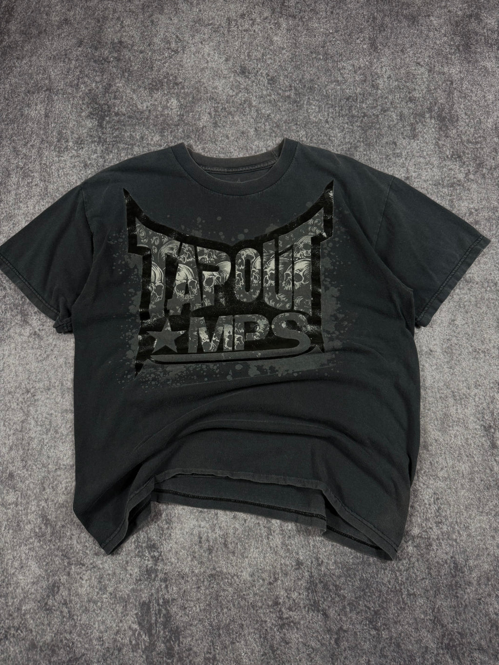 (rare) 2000s tapout shirt (L)