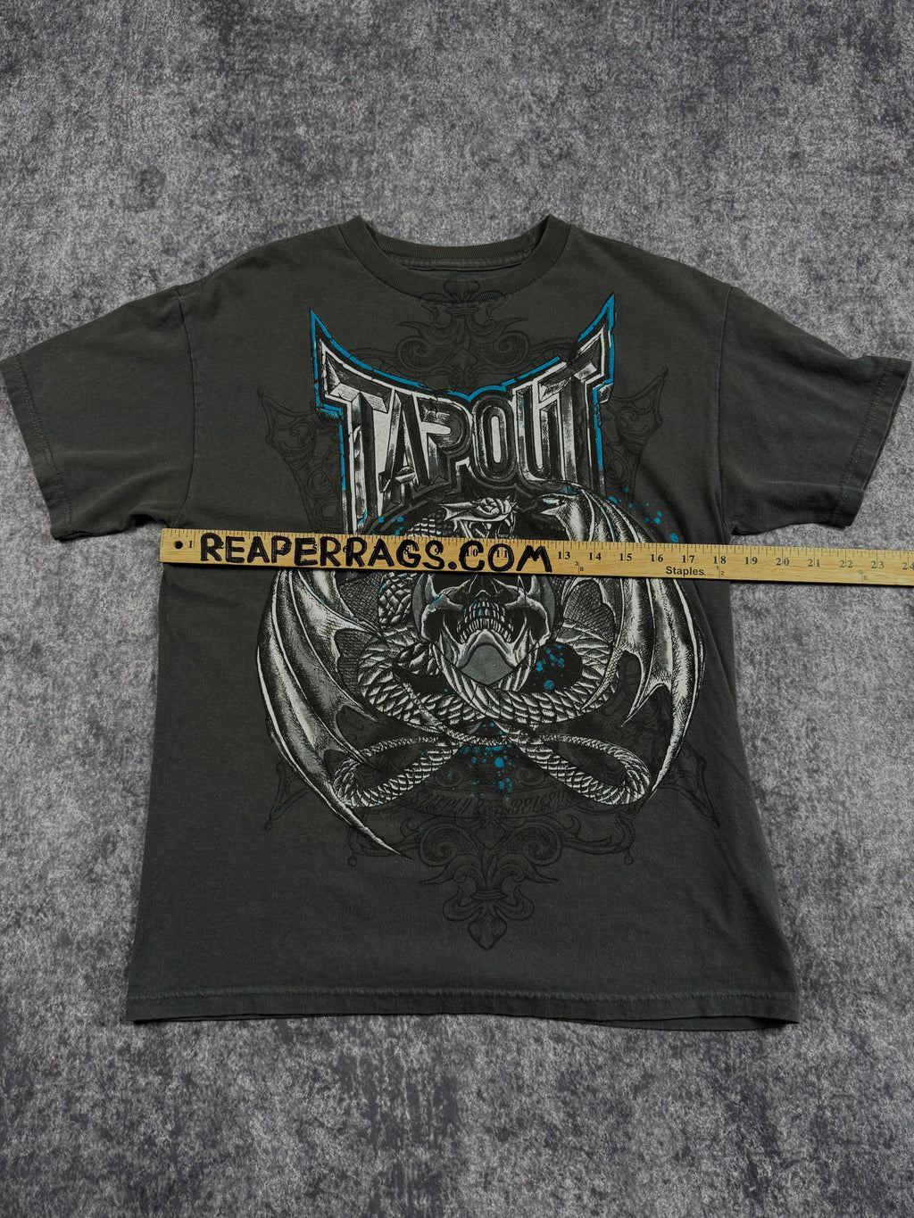 (rare) 2000s tapout shirt (S)