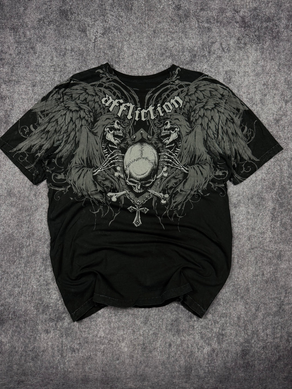 2000s affliction shirt (L)