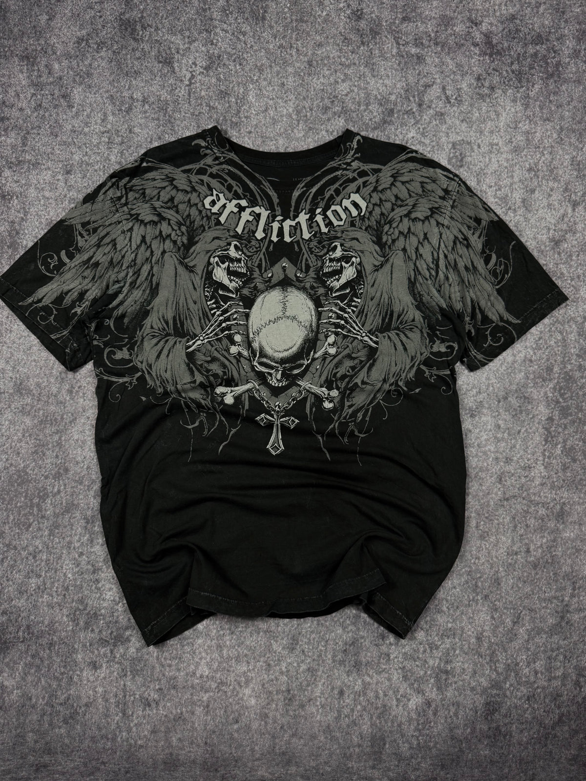 2000s affliction shirt (L)