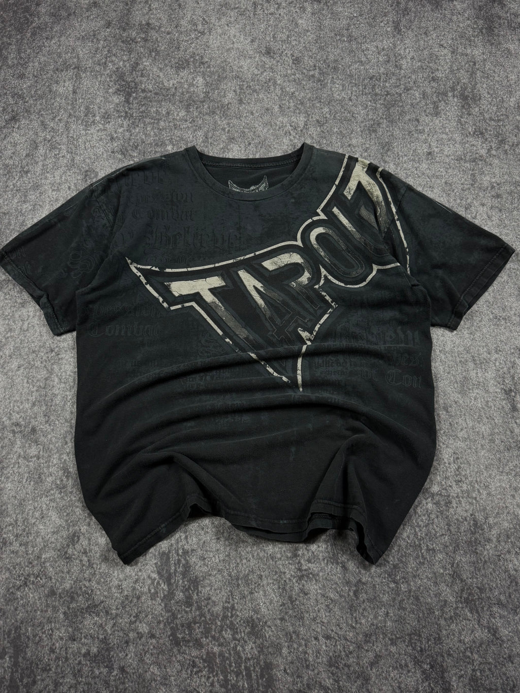 (rare) 2000s tapout signature series shirt (L)