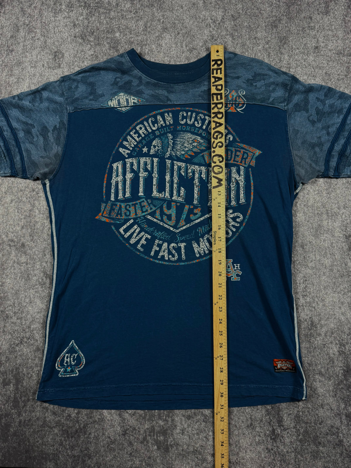 2000s affliction shirt (L)