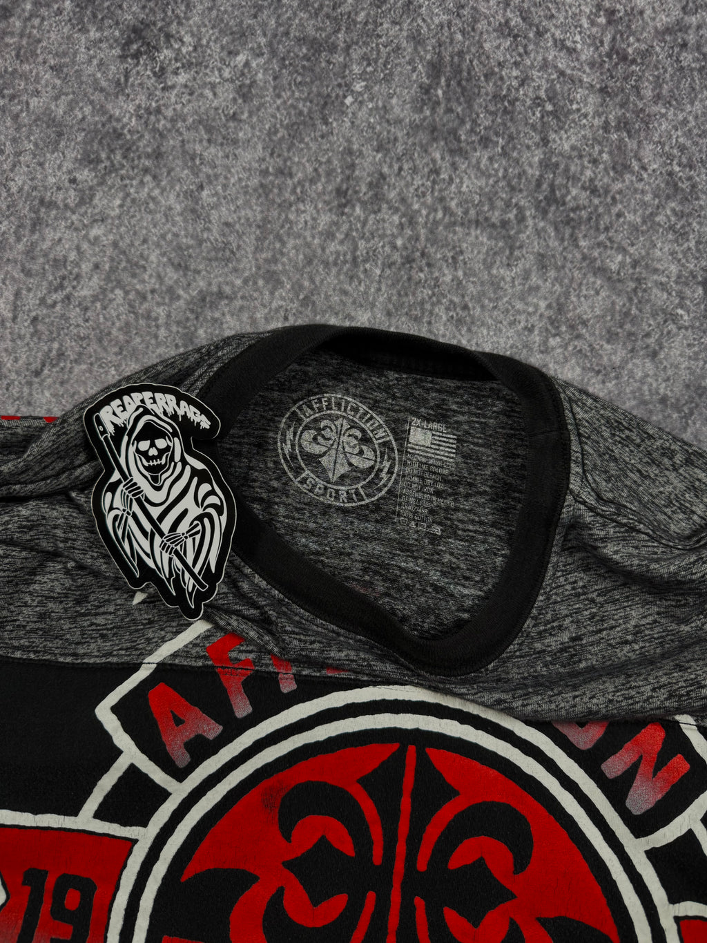 2000s affliction shirt (L)