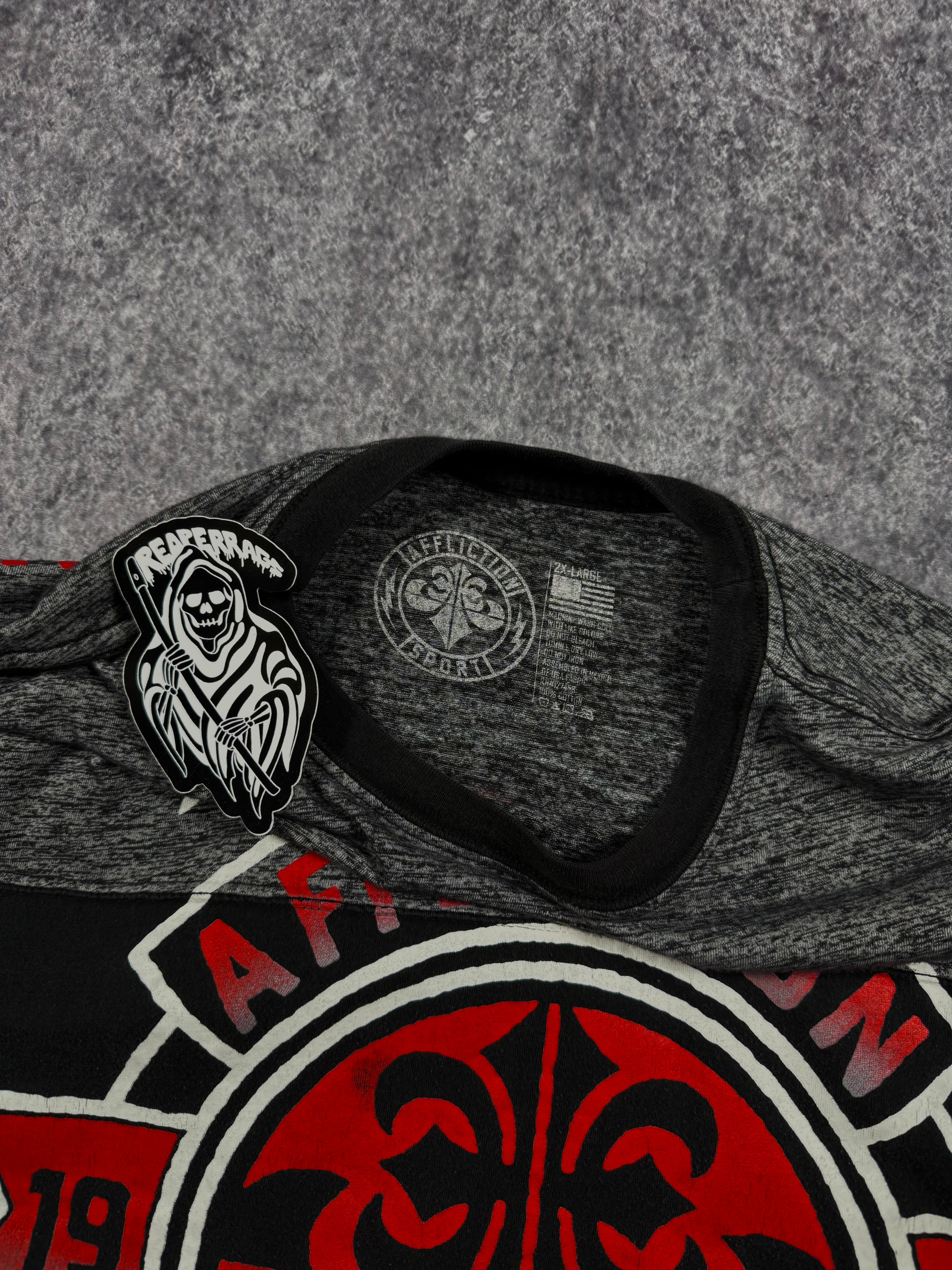 2000s affliction shirt (L)