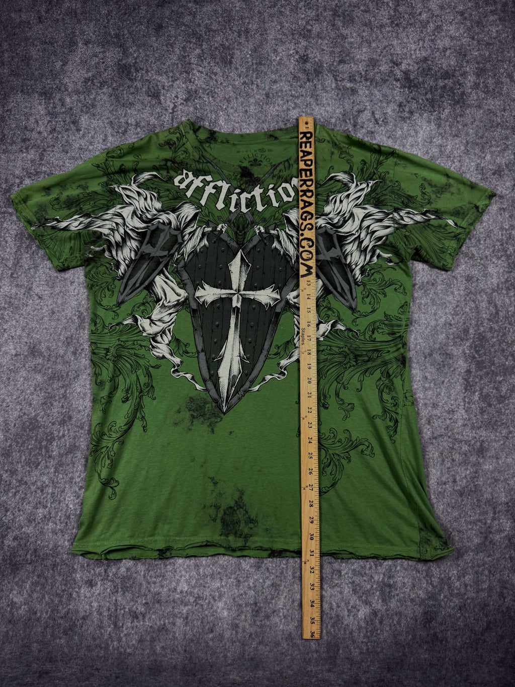 (rare) 2000s affliction shirt (XL)