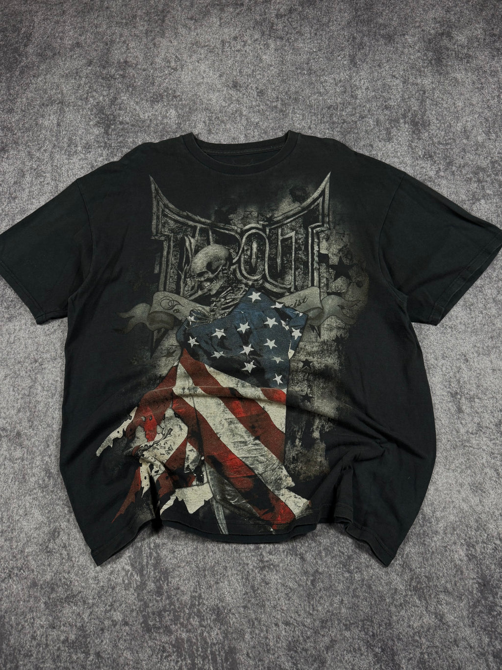 2000s tapout shirt (XL)