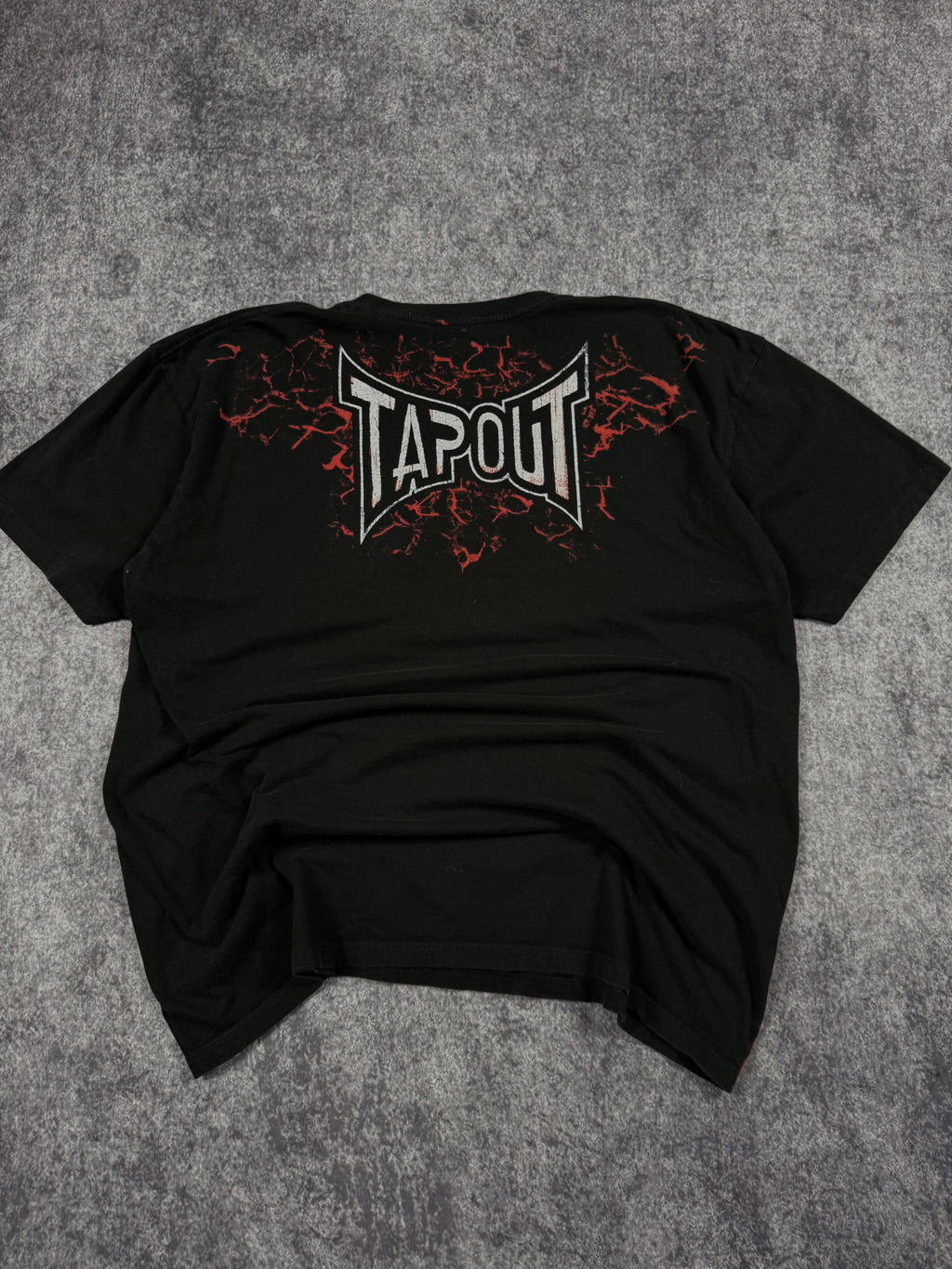 (rare) 2000s tapout signature series shirt (L)