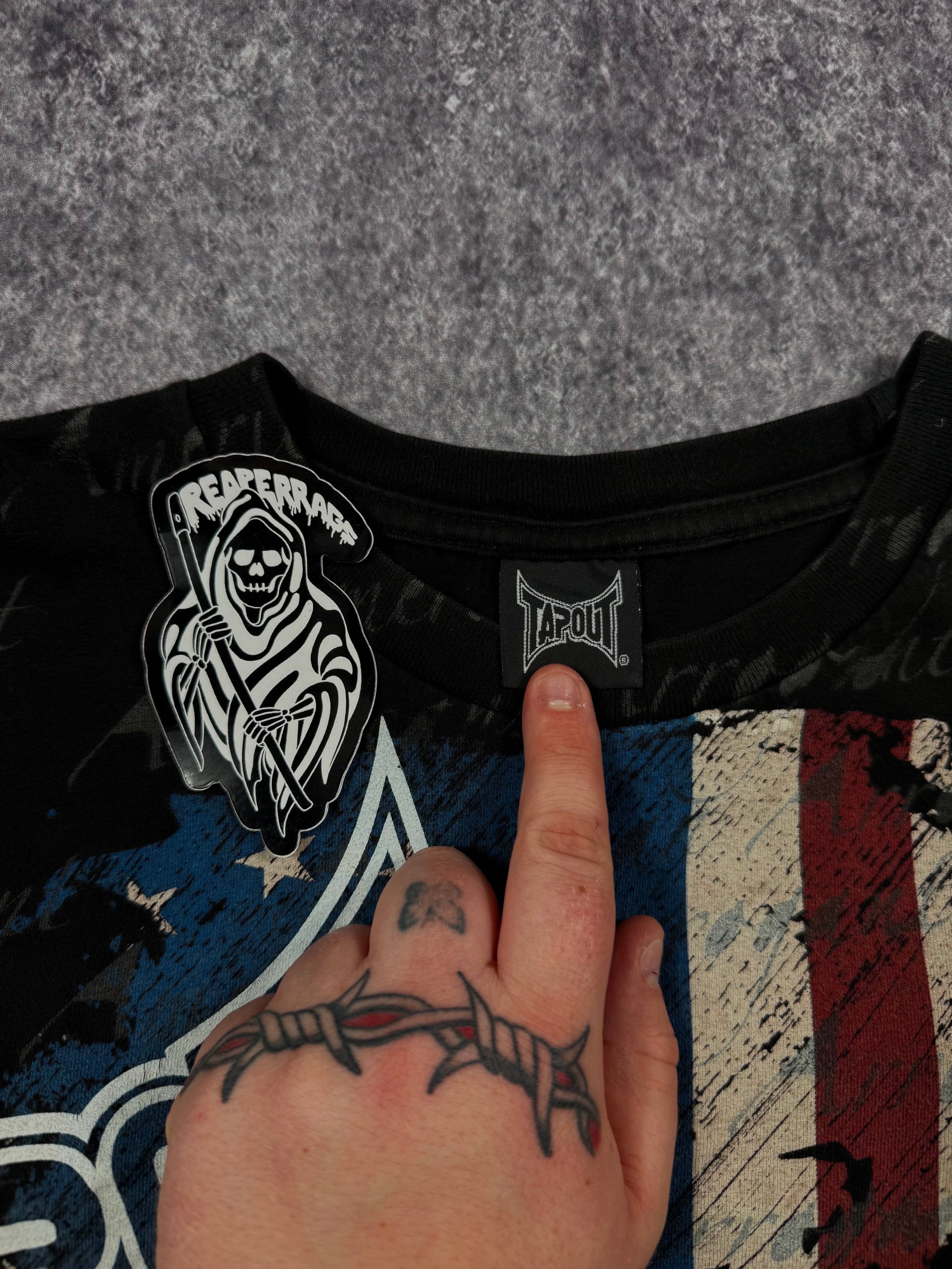 2000s tapout shirt (XL)