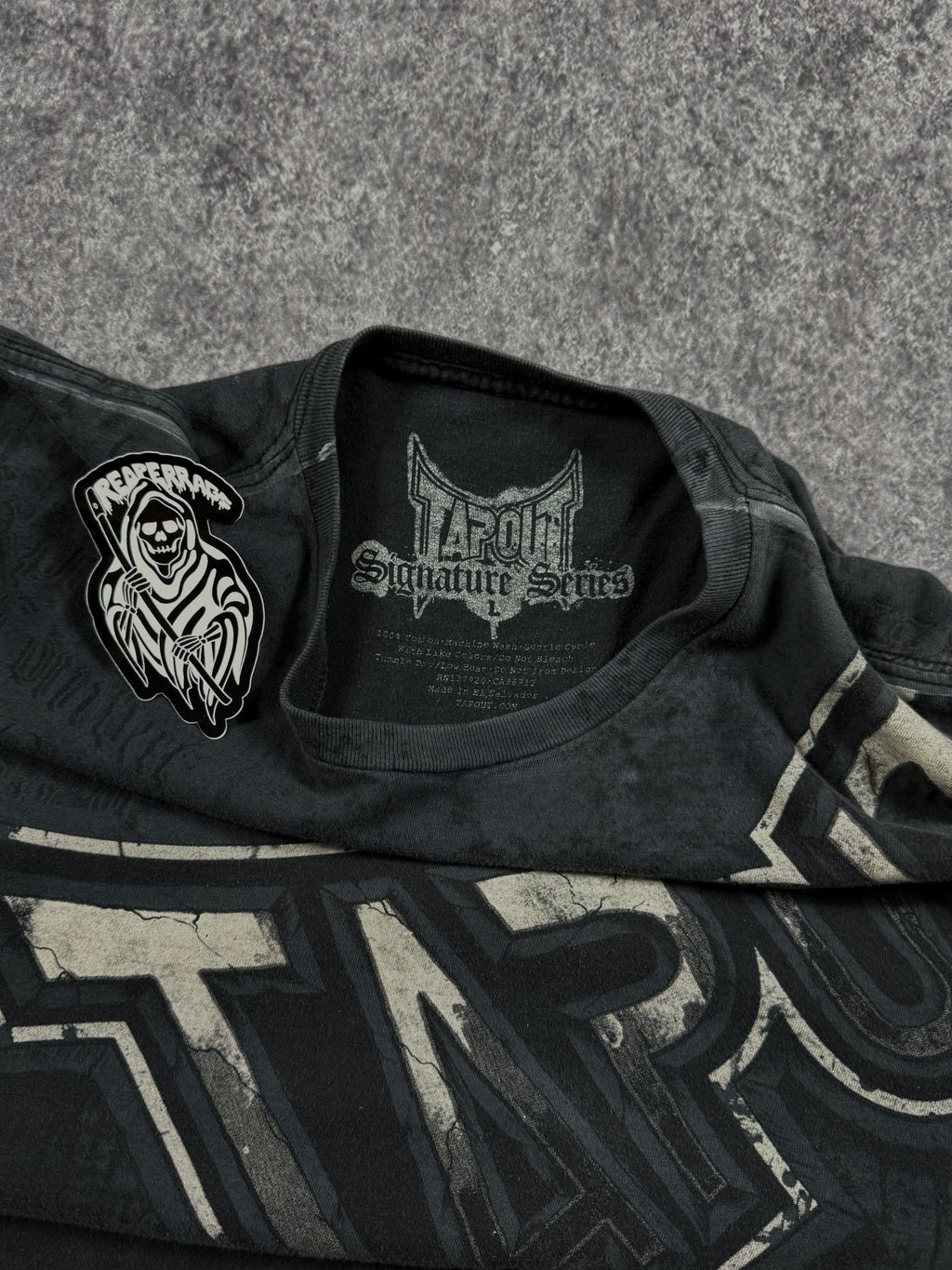 (rare) 2000s tapout signature series shirt (L)
