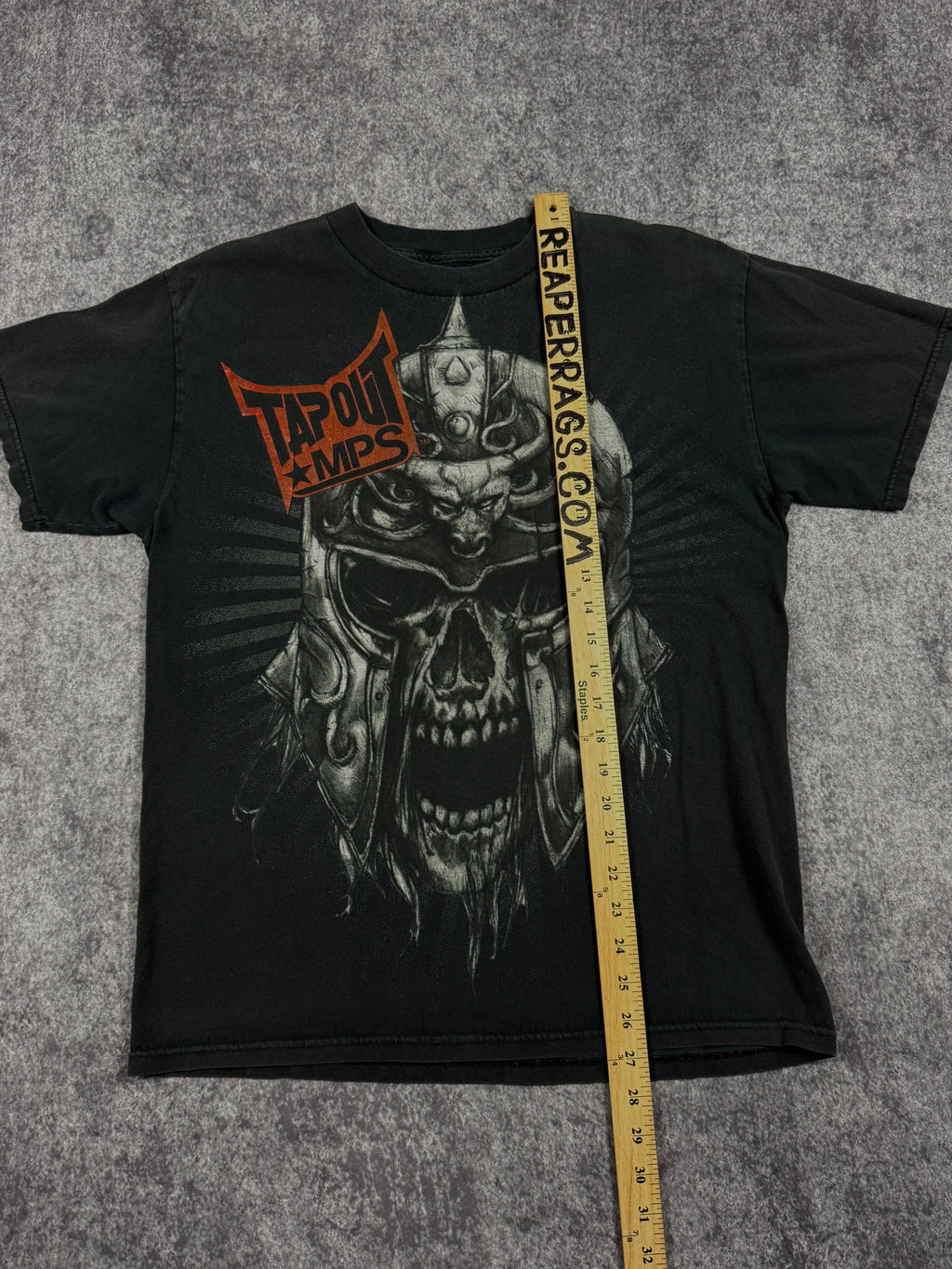 (rare) 2000s tapout shirt (M)