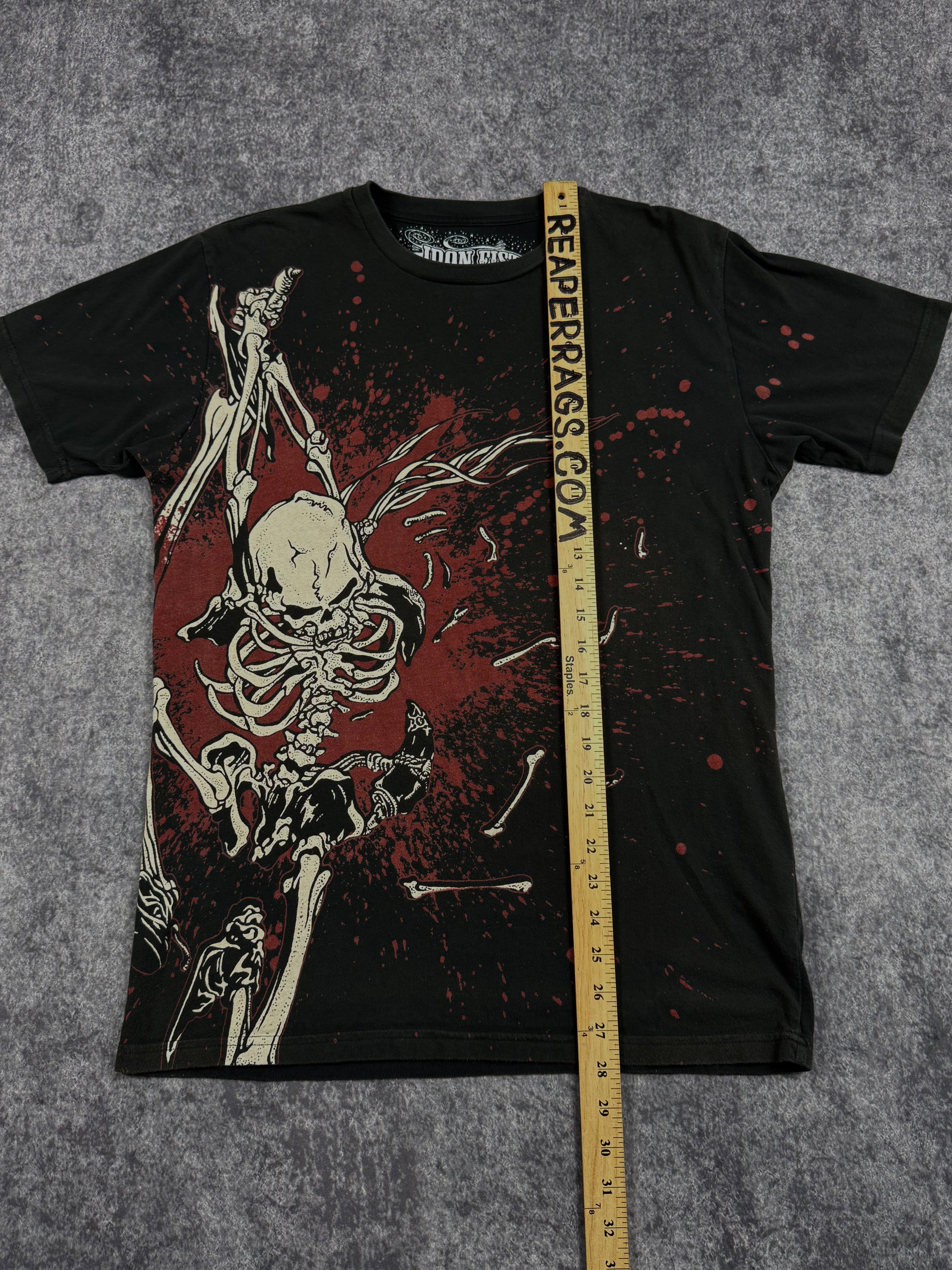 (rare) 2000s iron fist shirt (S)