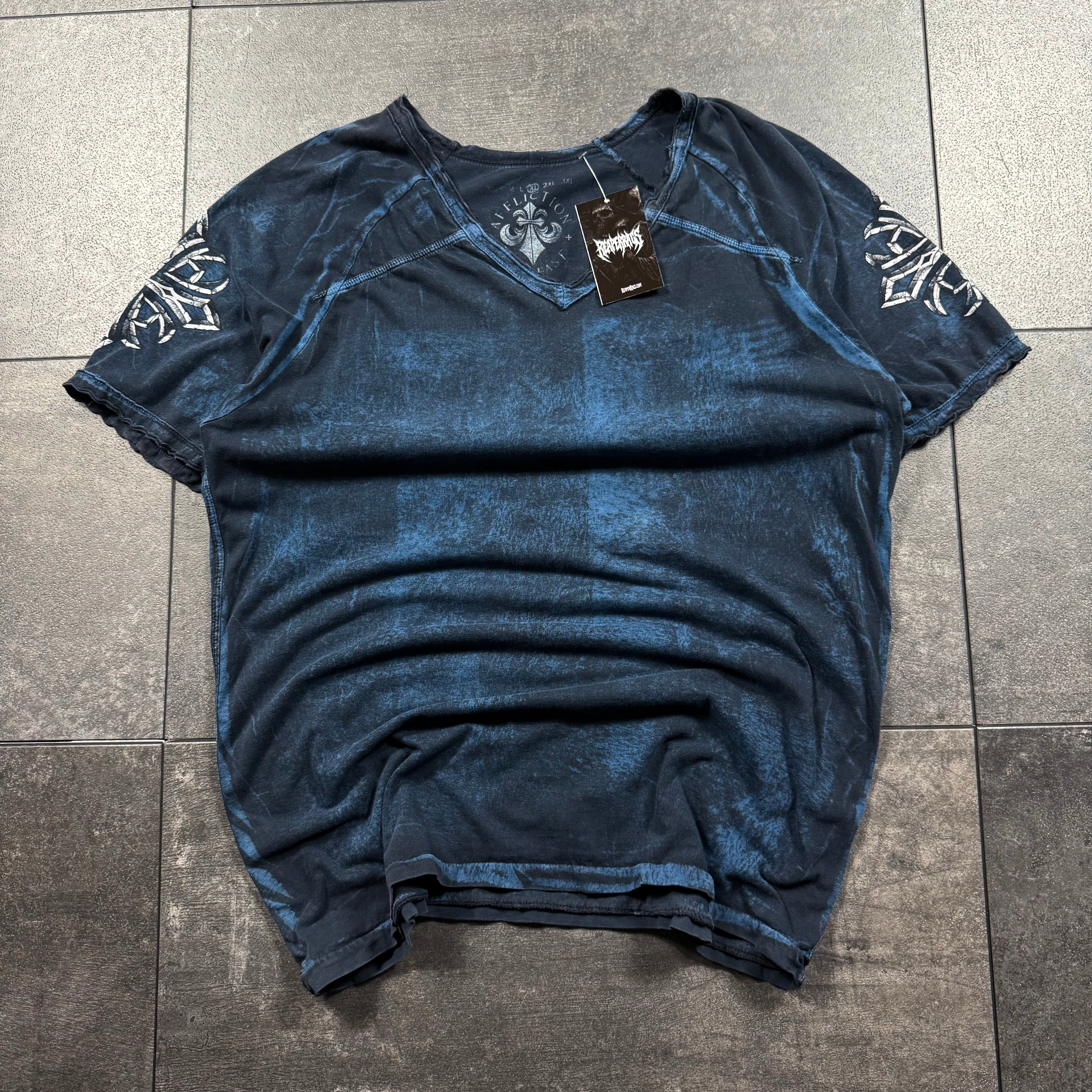 (rare) 2000s Affliction Shirt (L)