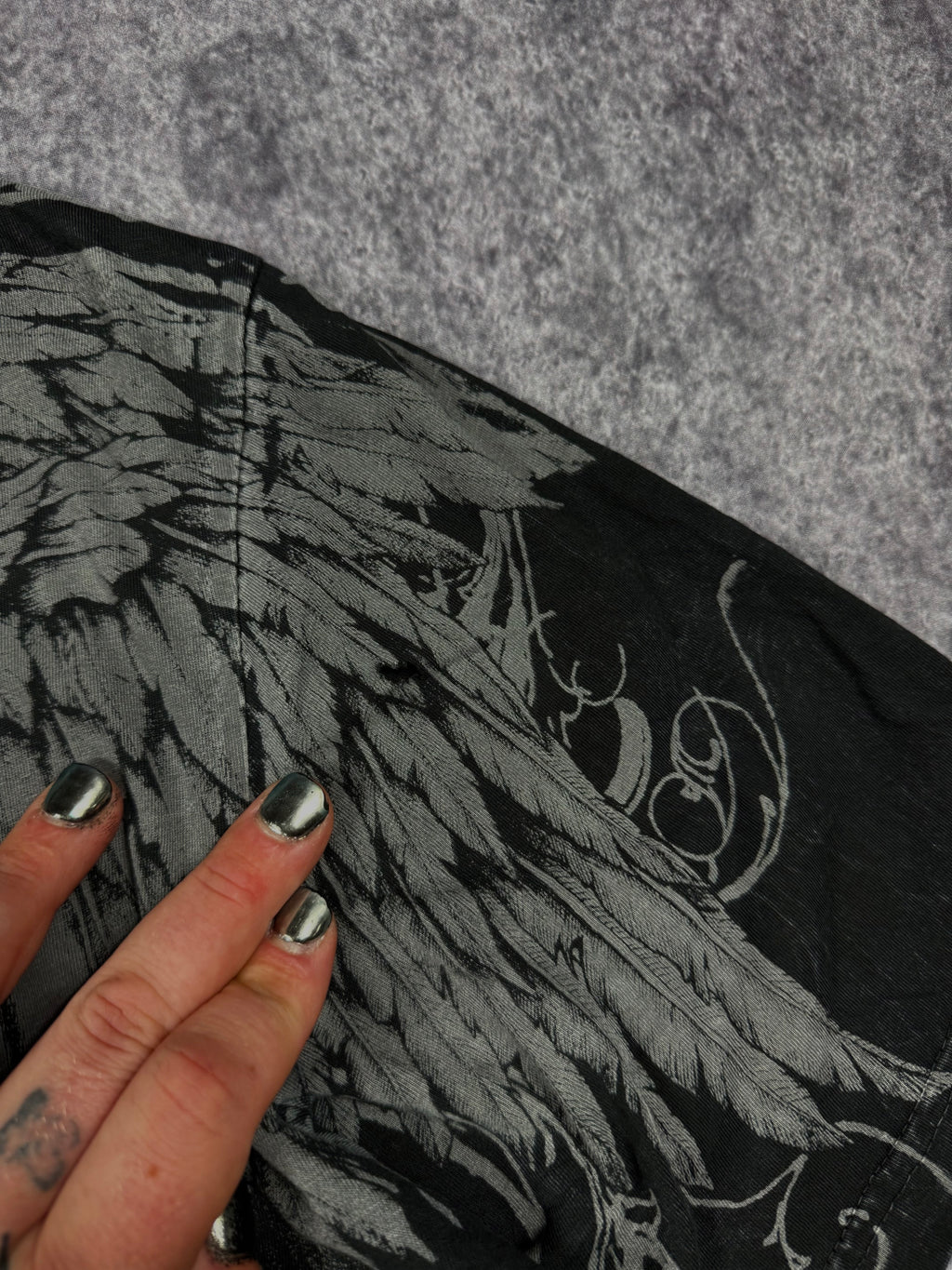 2000s affliction shirt (L)