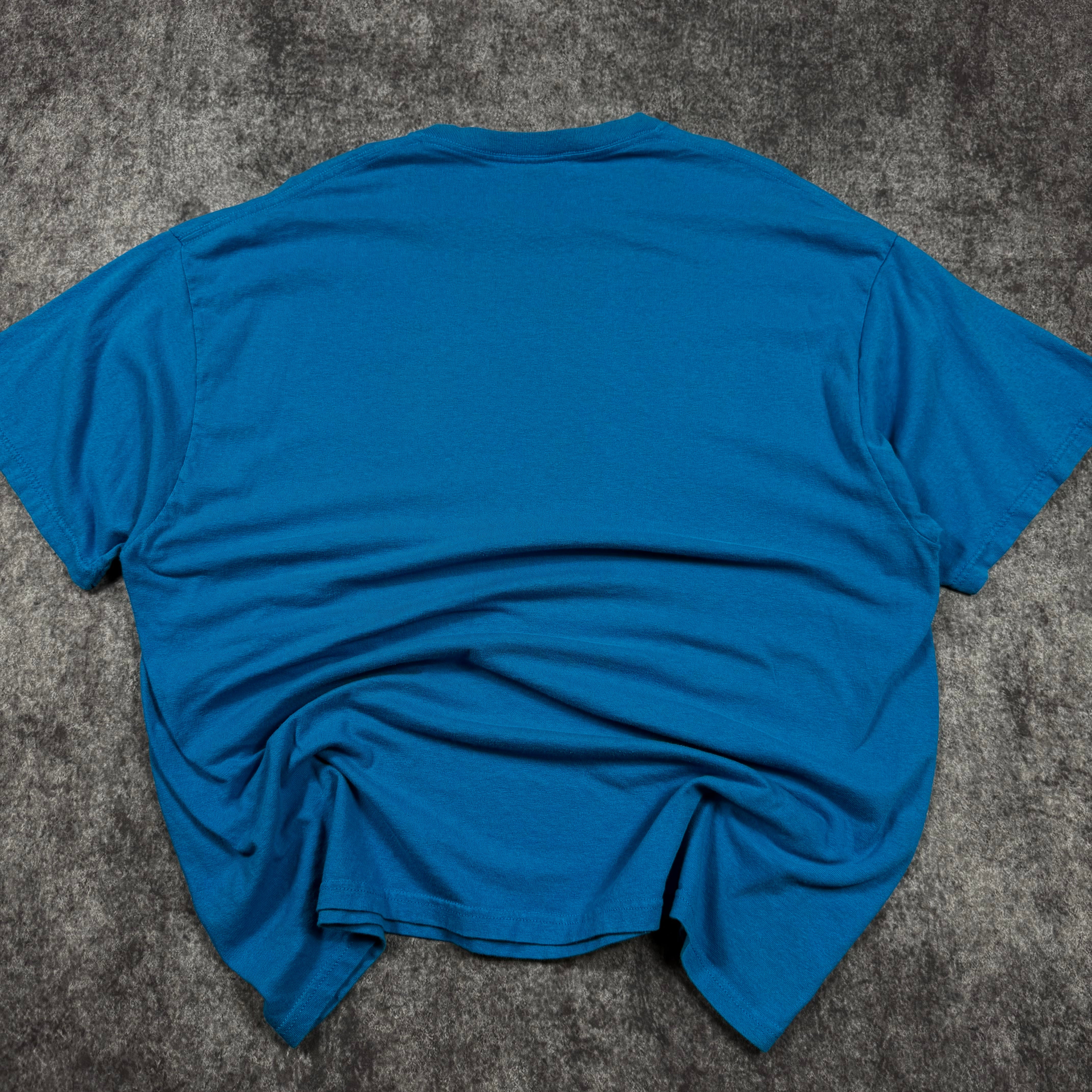 (rare) 2000s cross shirt (XL)