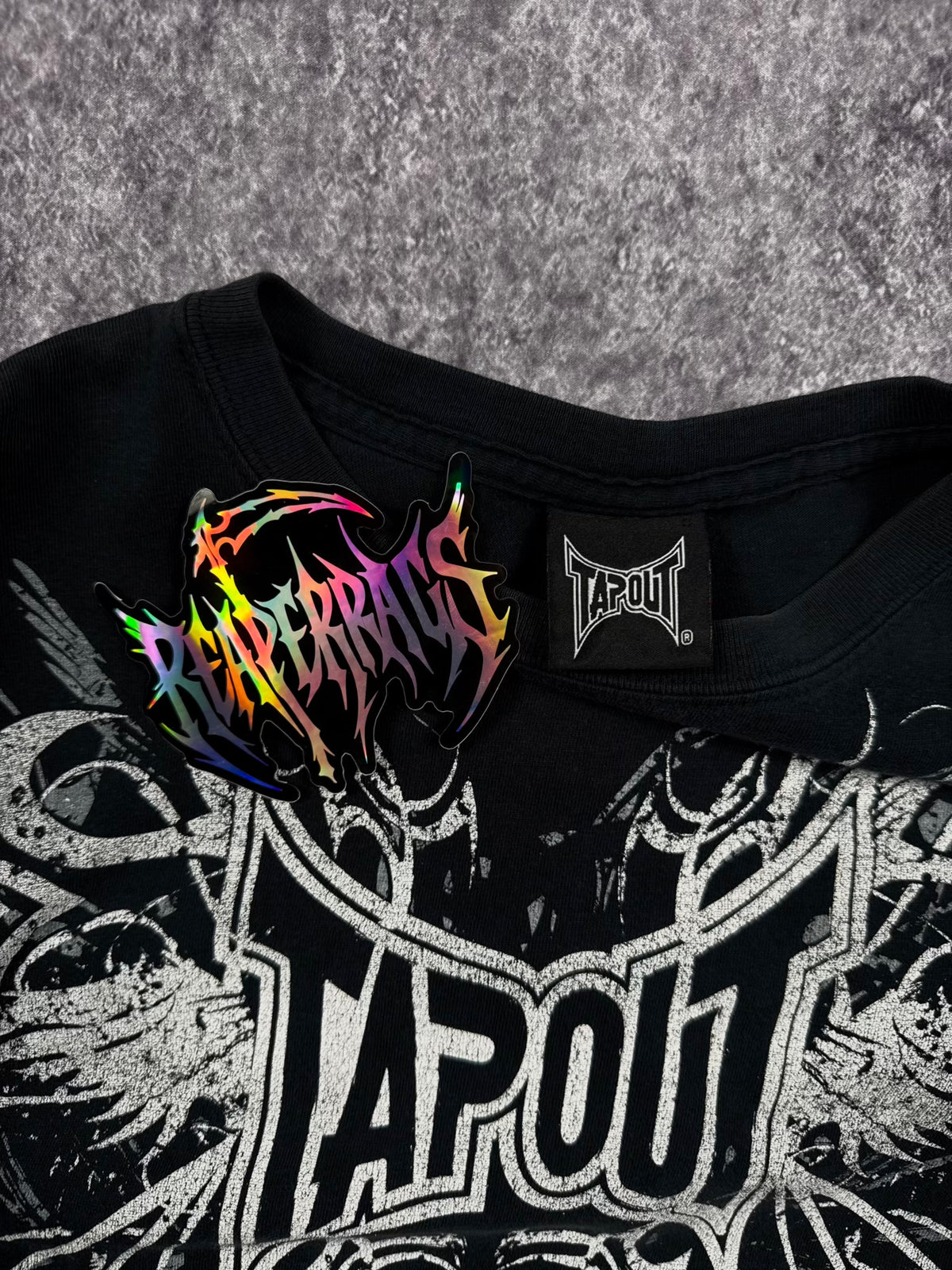 (RARE) 2000s TAPOUT SHIRT (M)