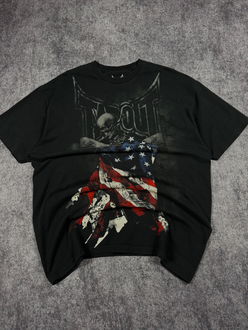 2000s tapout shirt (XL)