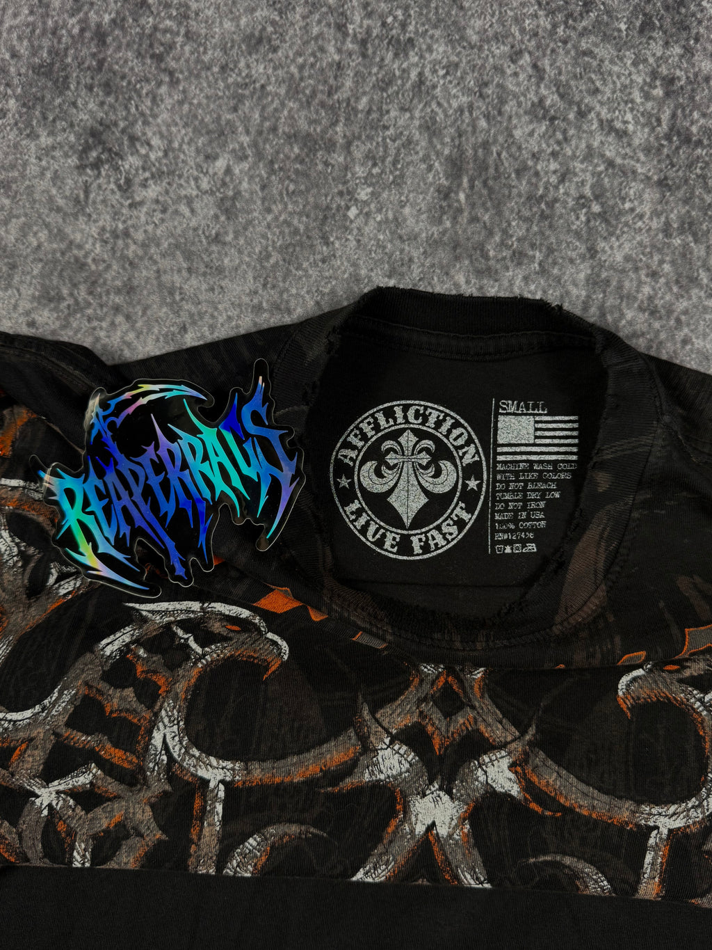 (rare) 2000s affliction shirt (S)