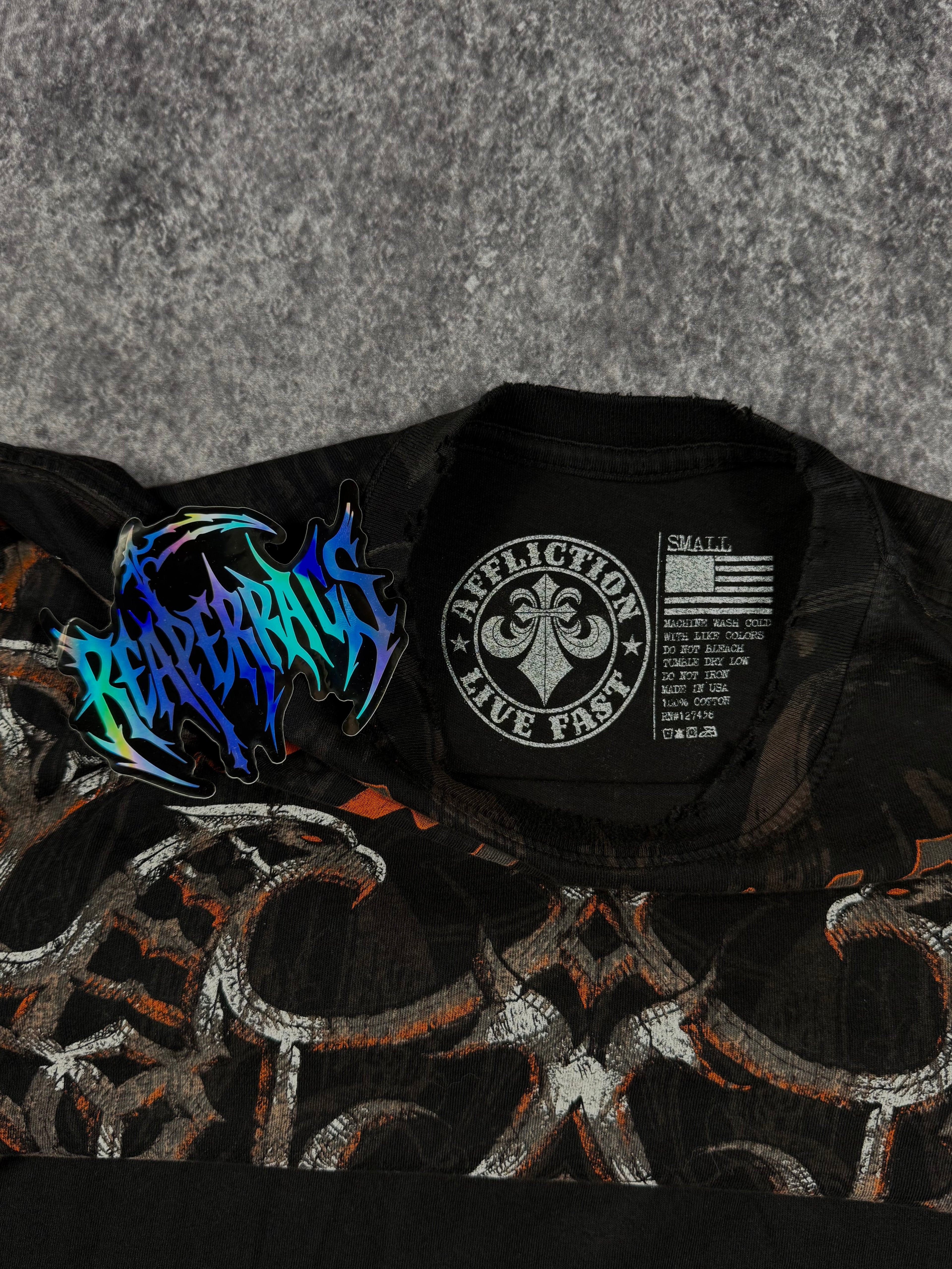 (rare) 2000s affliction shirt (S)