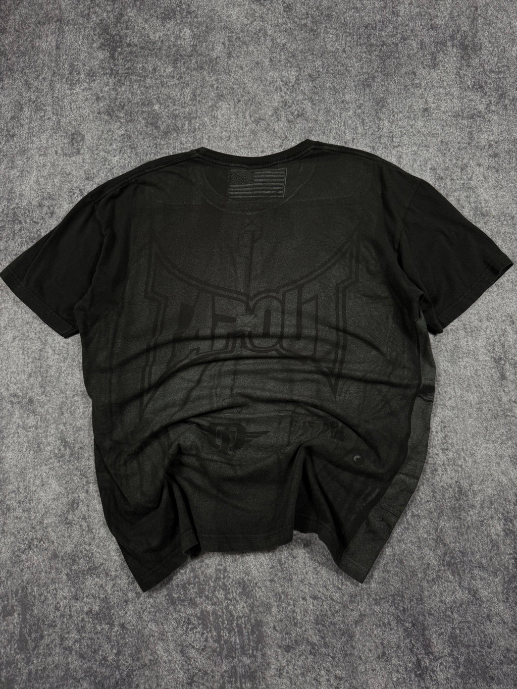 2000s tapout shirt (L)