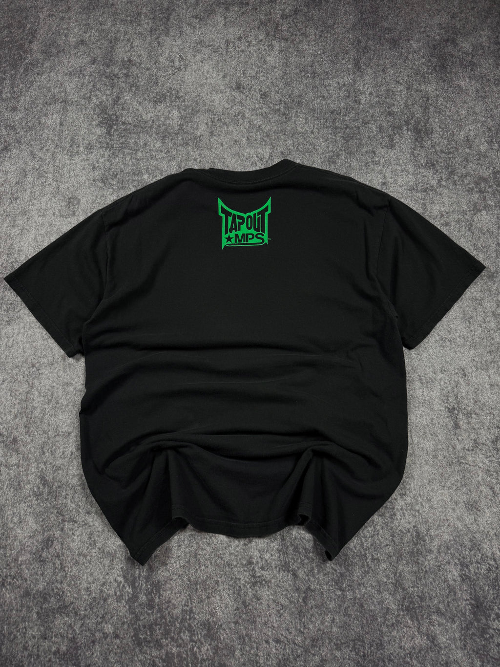 2000s tapout shirt (L)