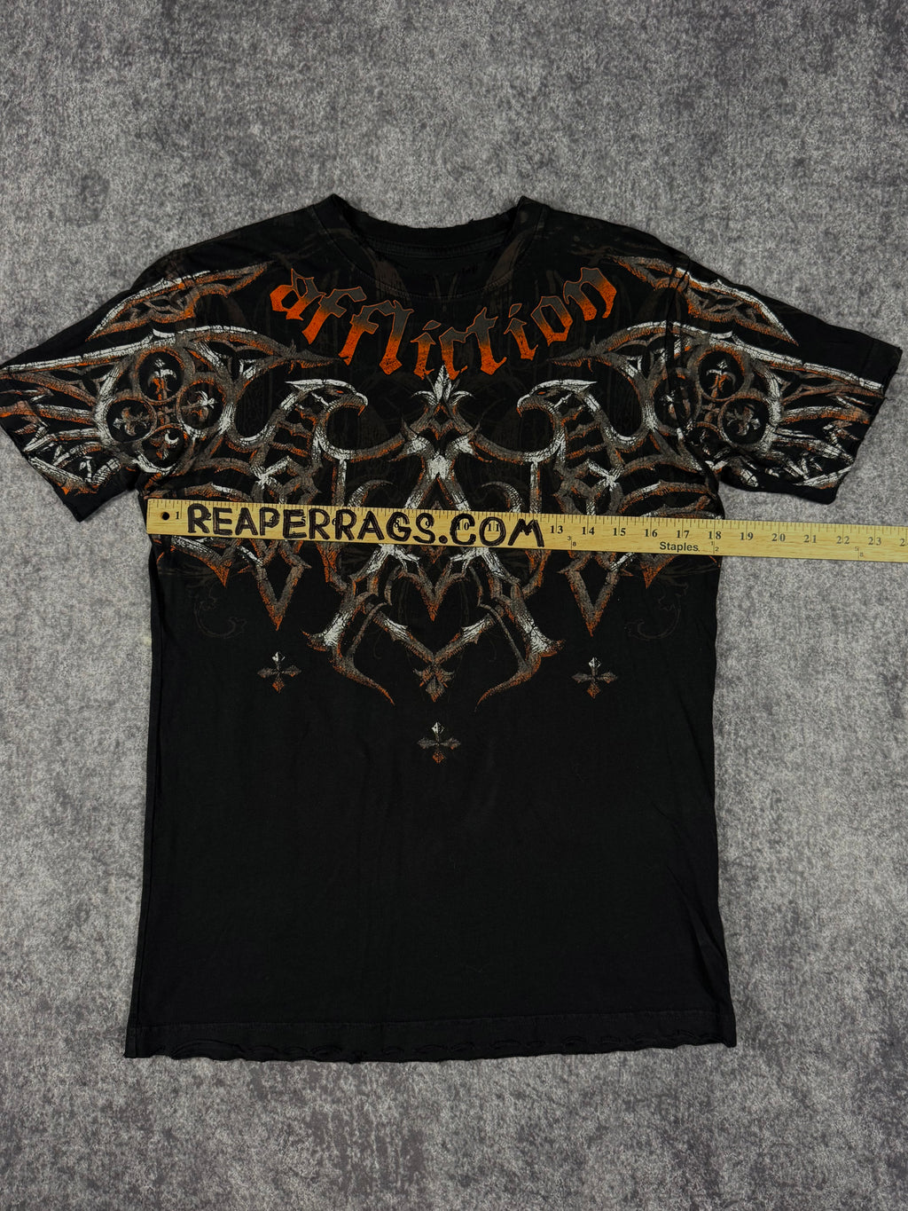 (rare) 2000s affliction shirt (S)