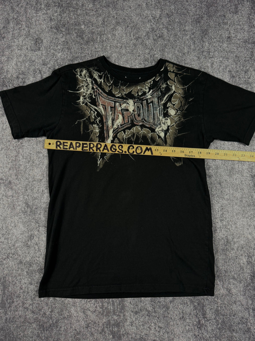 (rare) 2000s tapout shirt (S)