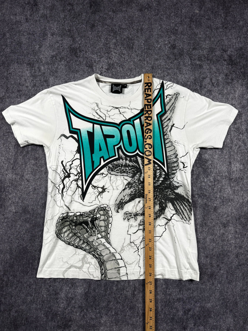 (RARE) 2000s TAPOUT SHIRT (M)