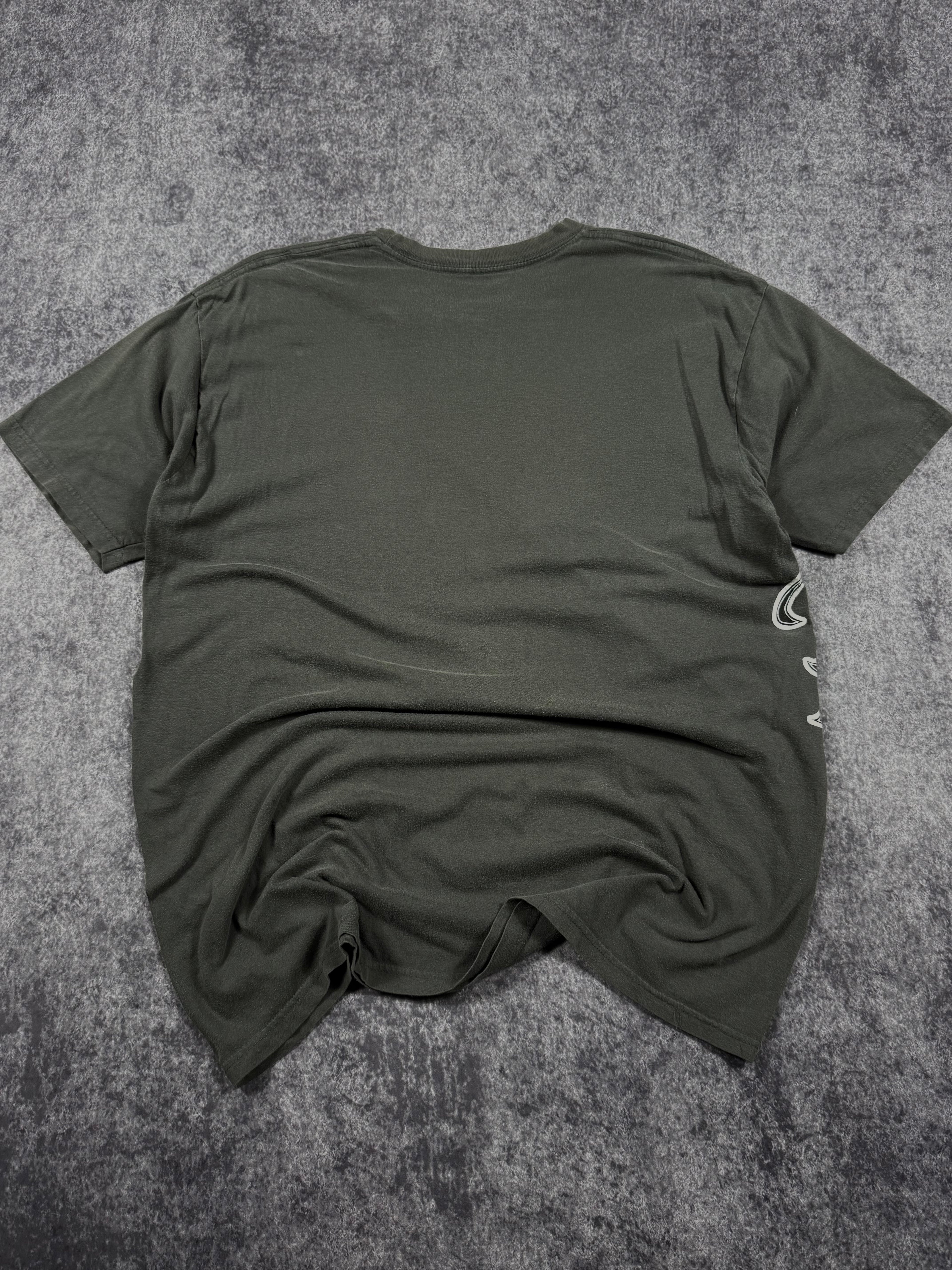 (rare) 2000s tapout shirt (XL)