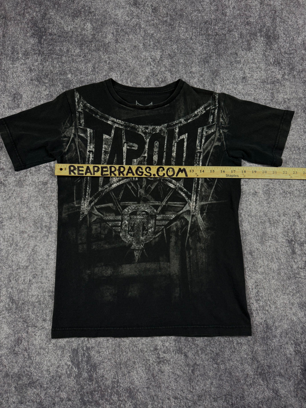 (rare) 2000s tapout shirt (S)