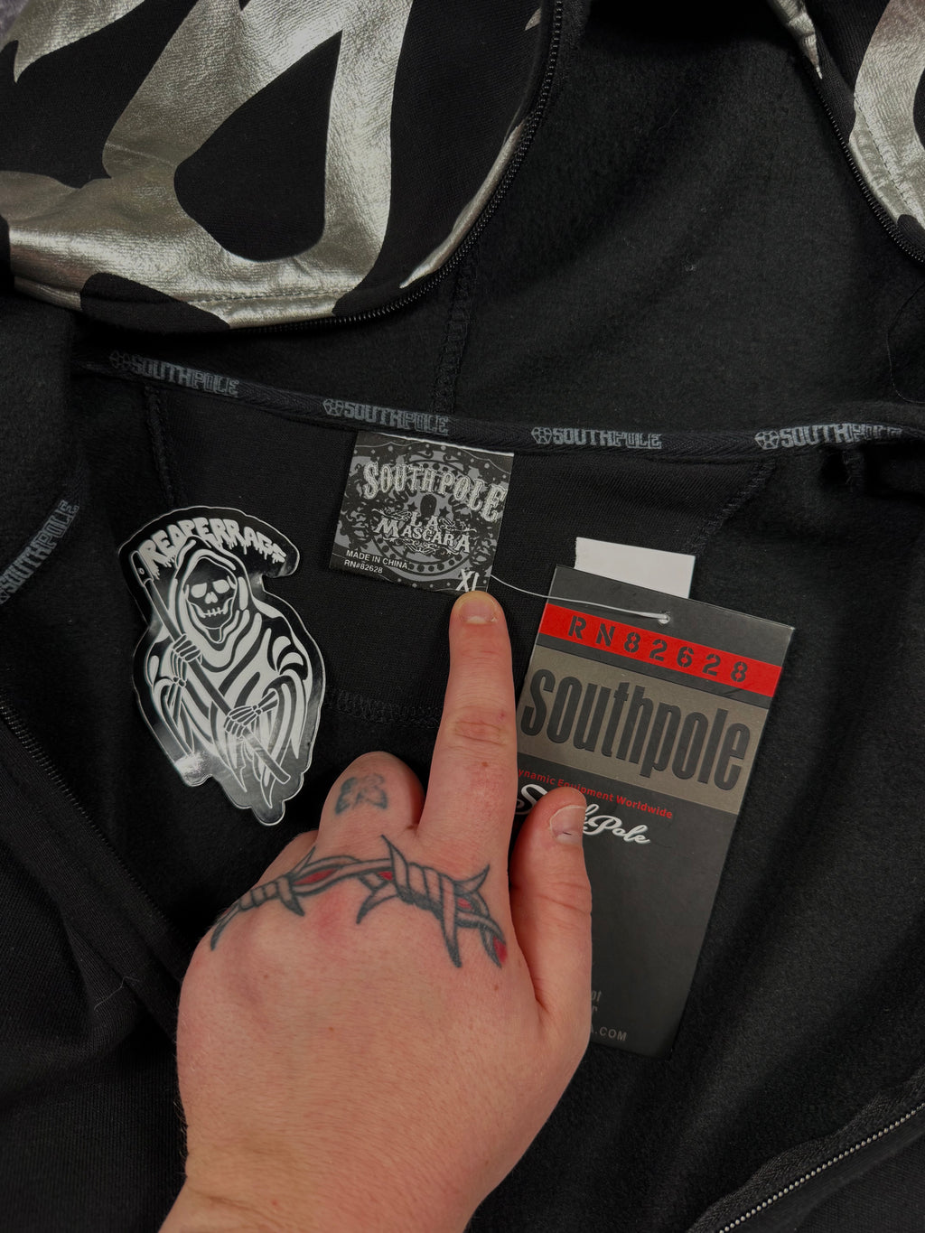 (rare) deadstock 2000s southpole x la mascara chrome hoodie (L)
