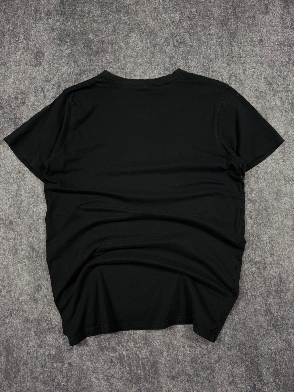 2000s adversity shirt (M)