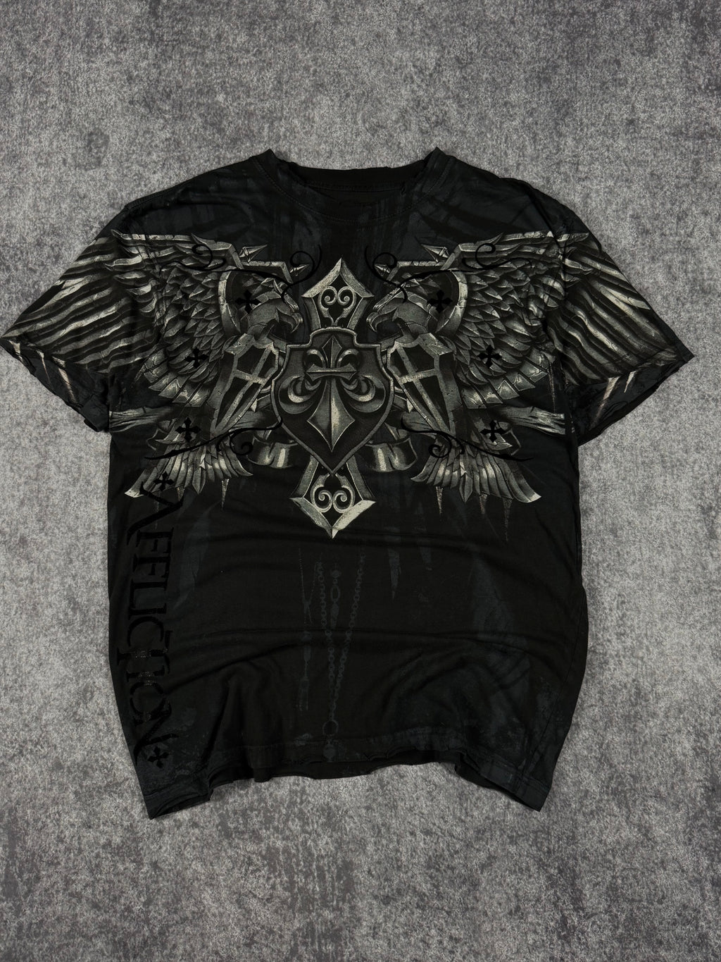 (rare) 2000s affliction shirt (S)