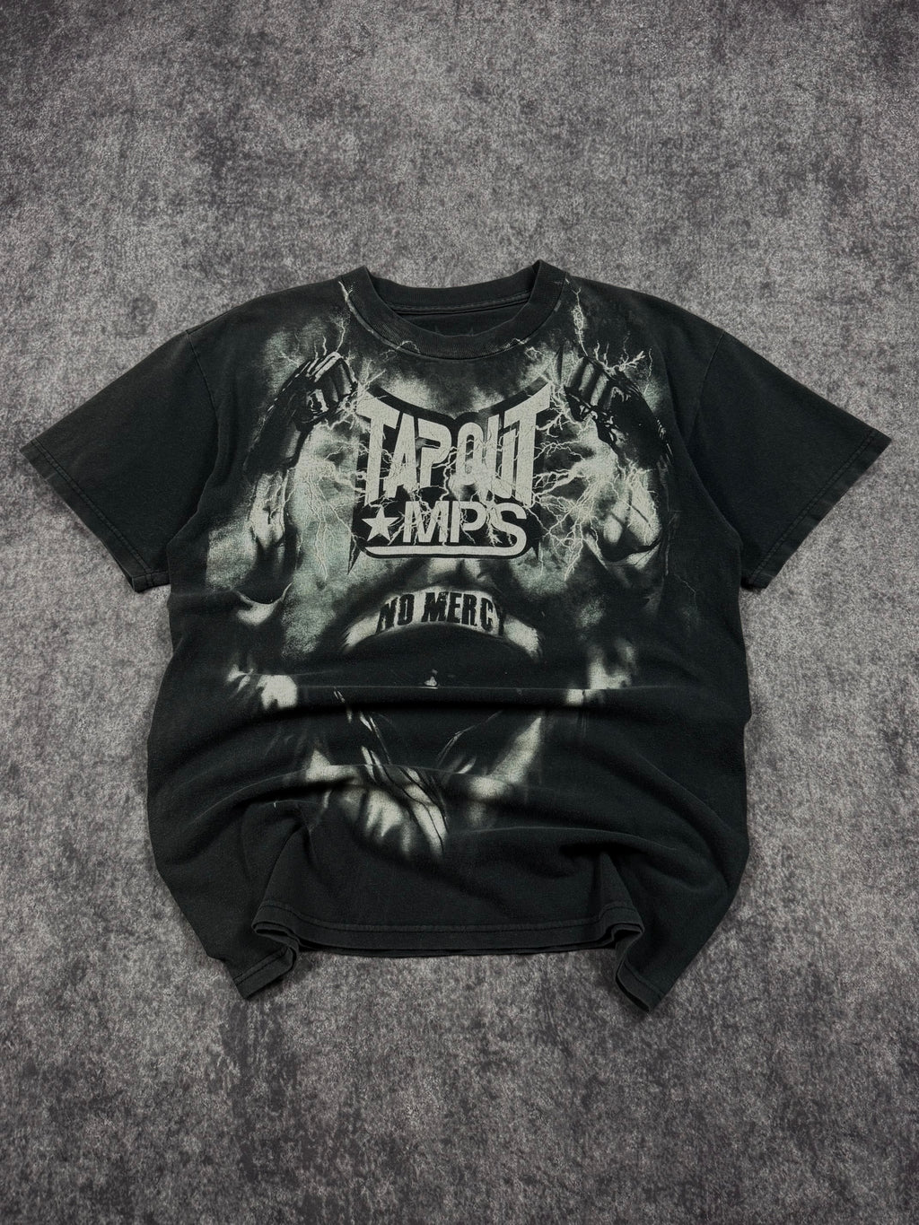 (rare) 2000s tapout shirt (M)