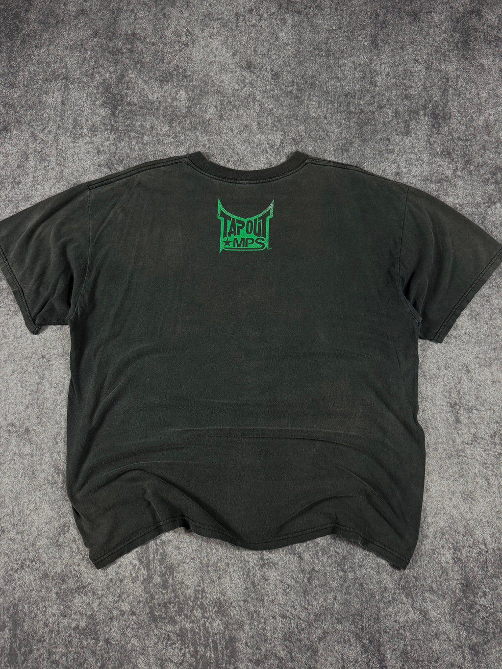 (rare) 2000s tapout shirt (XL)